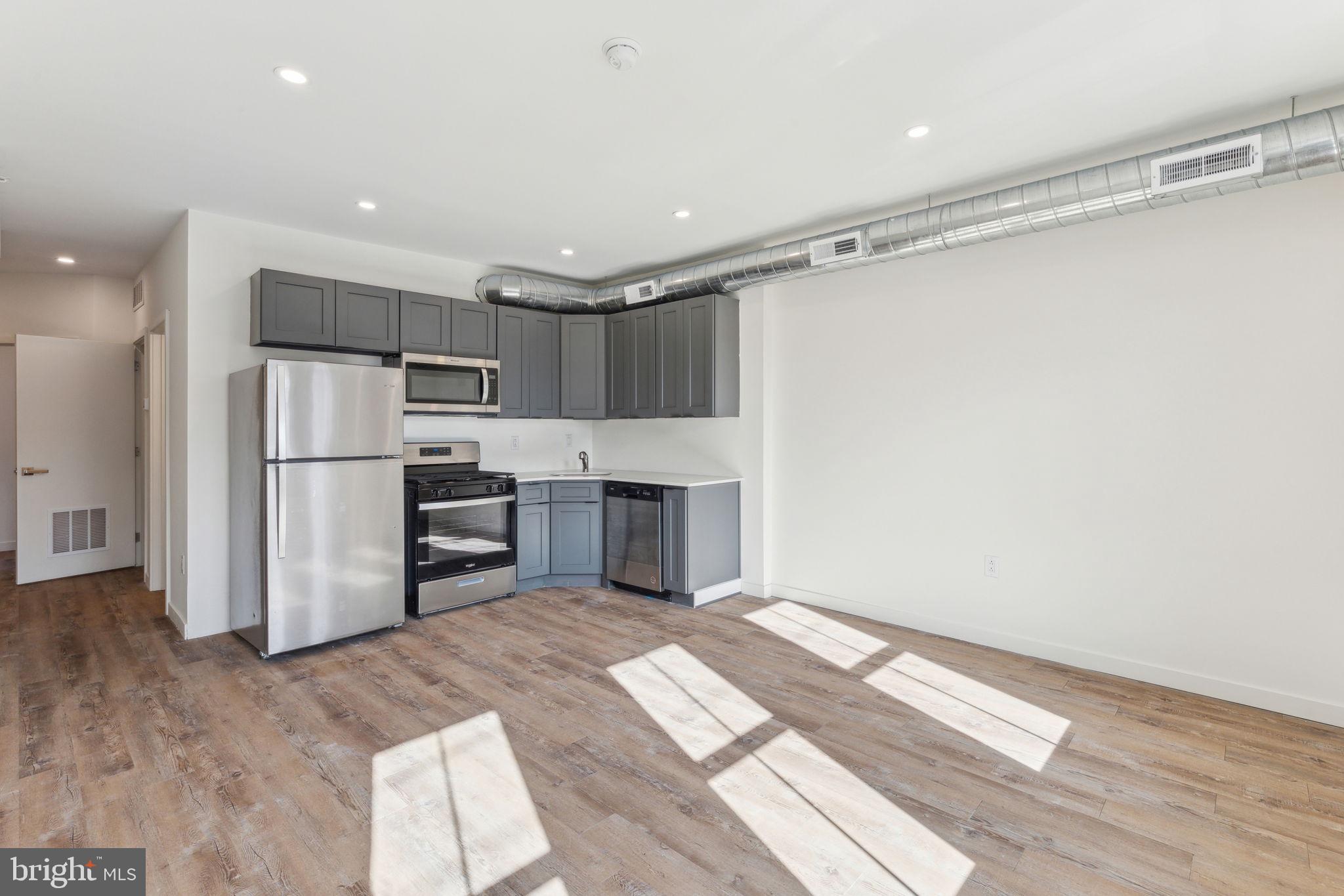 QUEEN VILLAGE - Residential Lease