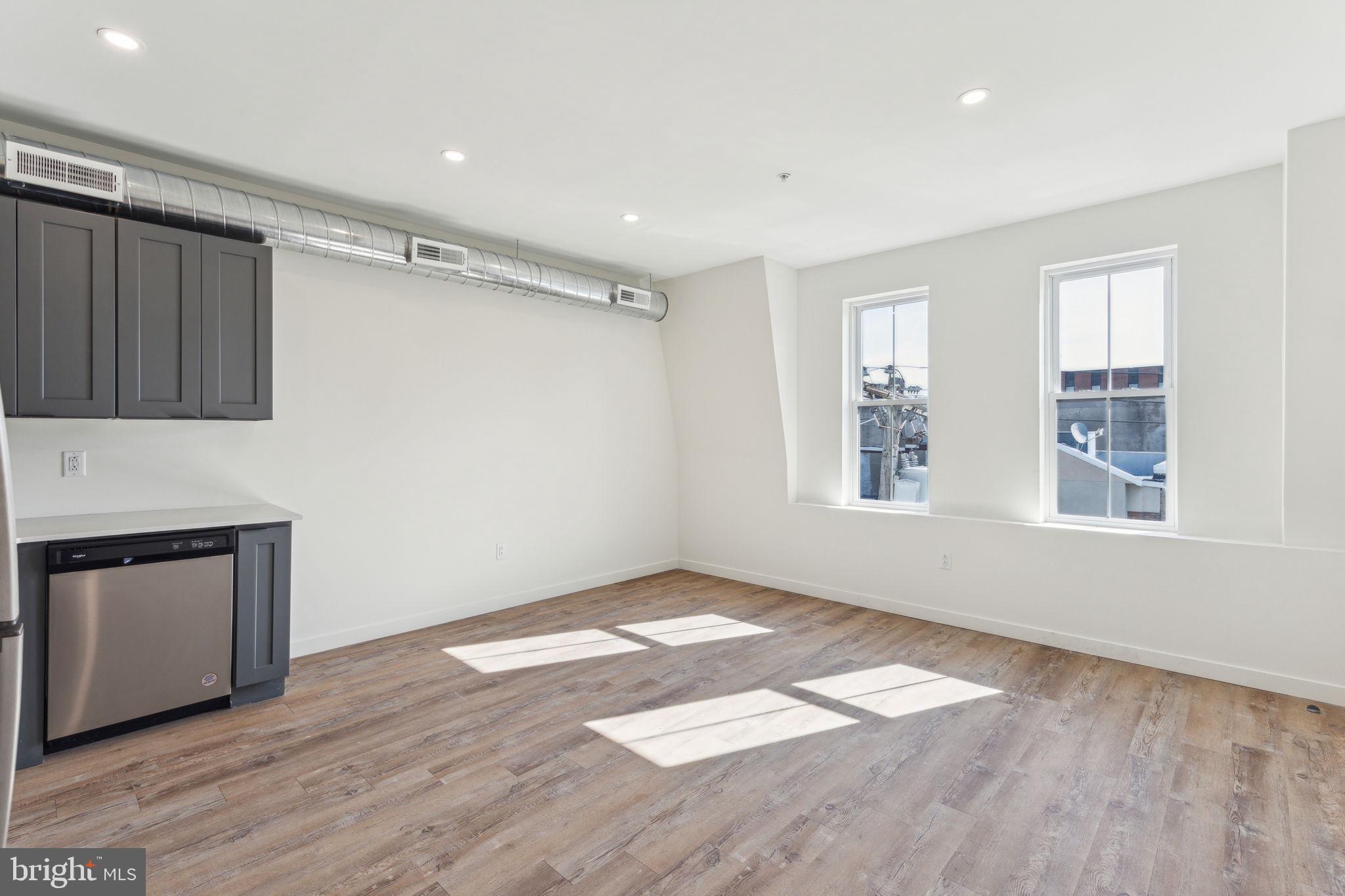 QUEEN VILLAGE - Residential Lease