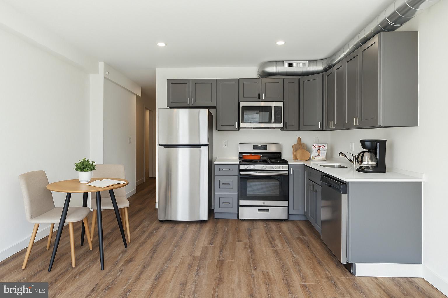 QUEEN VILLAGE - Residential Lease