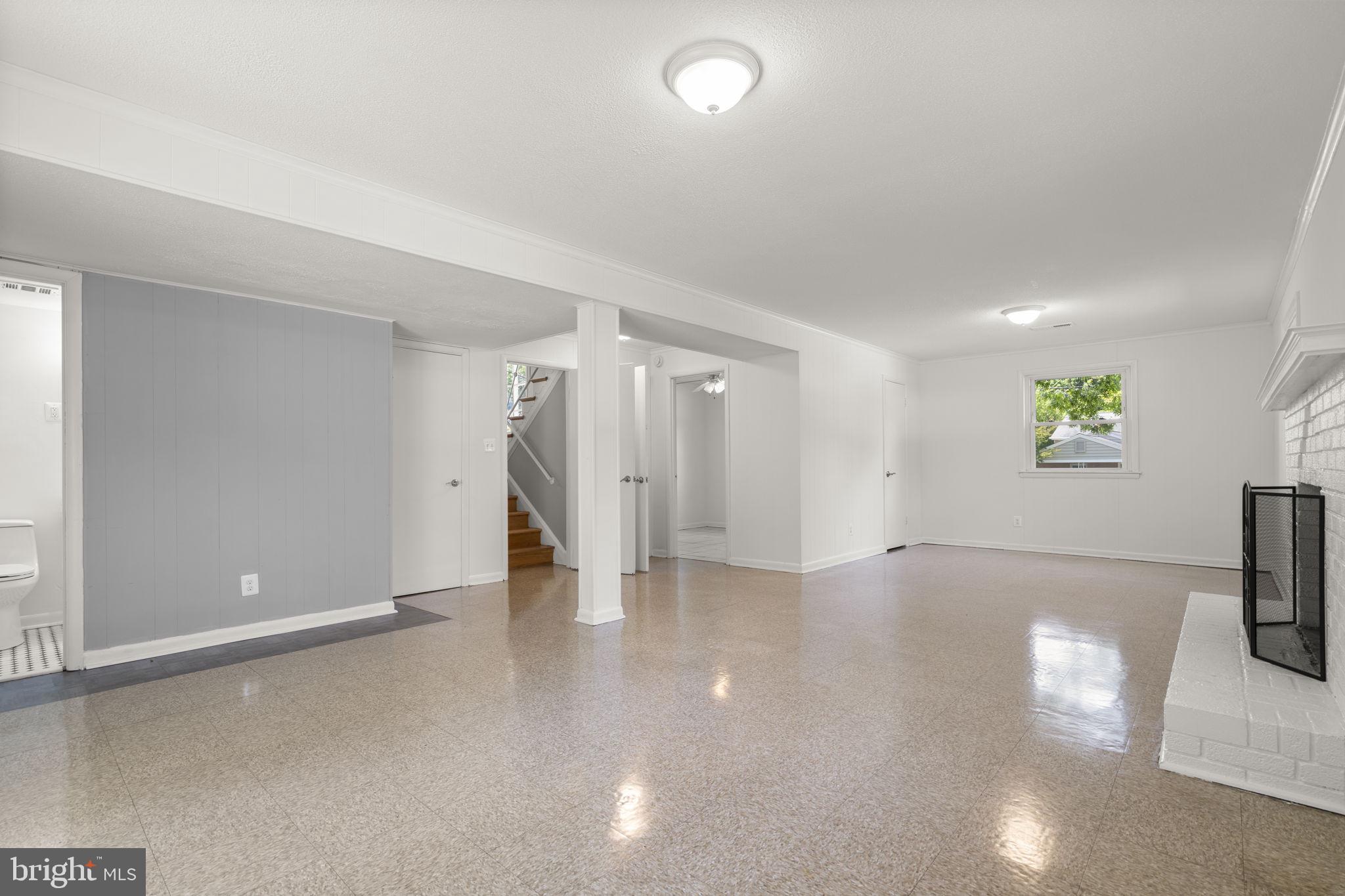 COLLEGE PARK WOODS - Residential