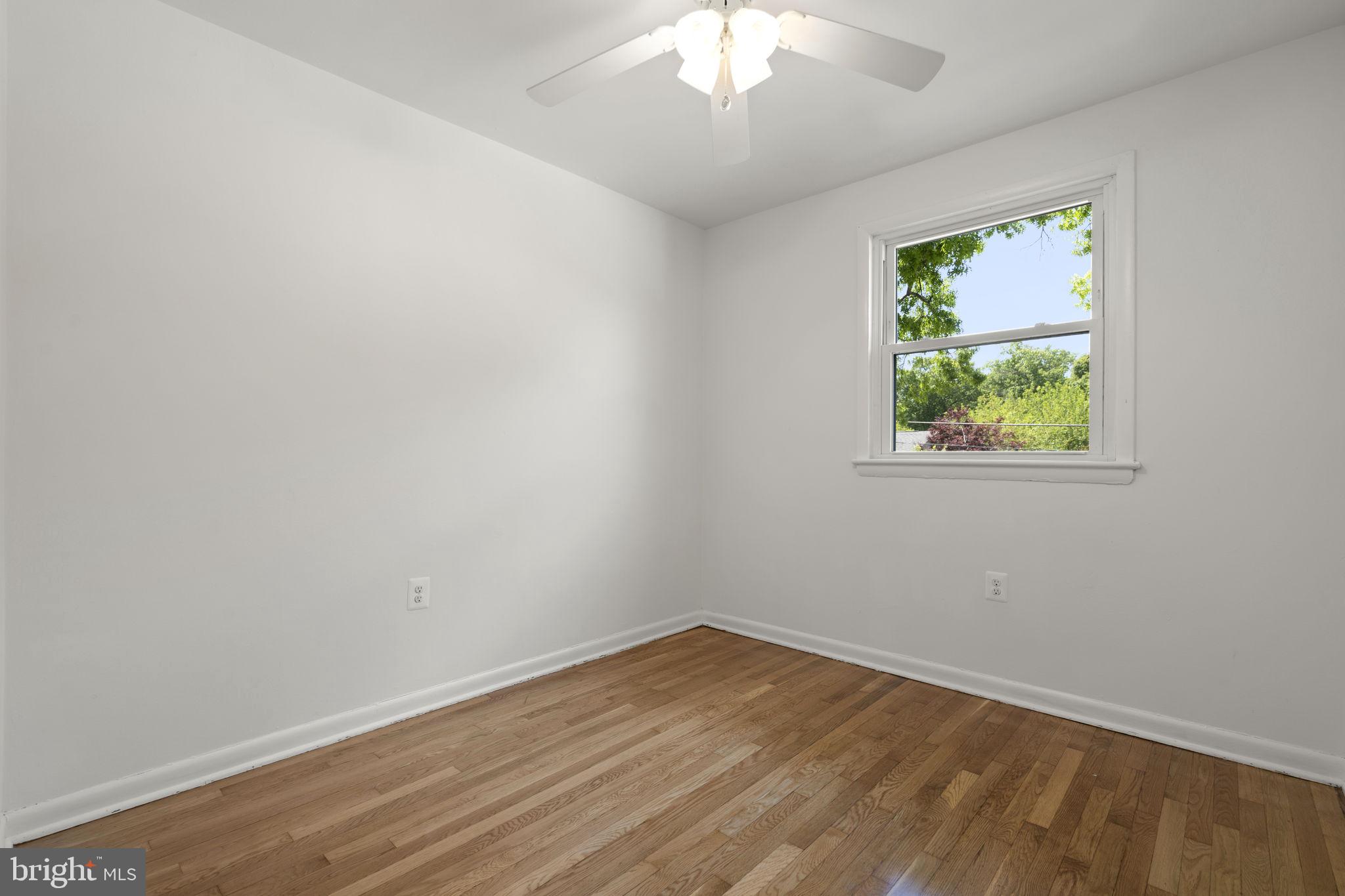 COLLEGE PARK WOODS - Residential