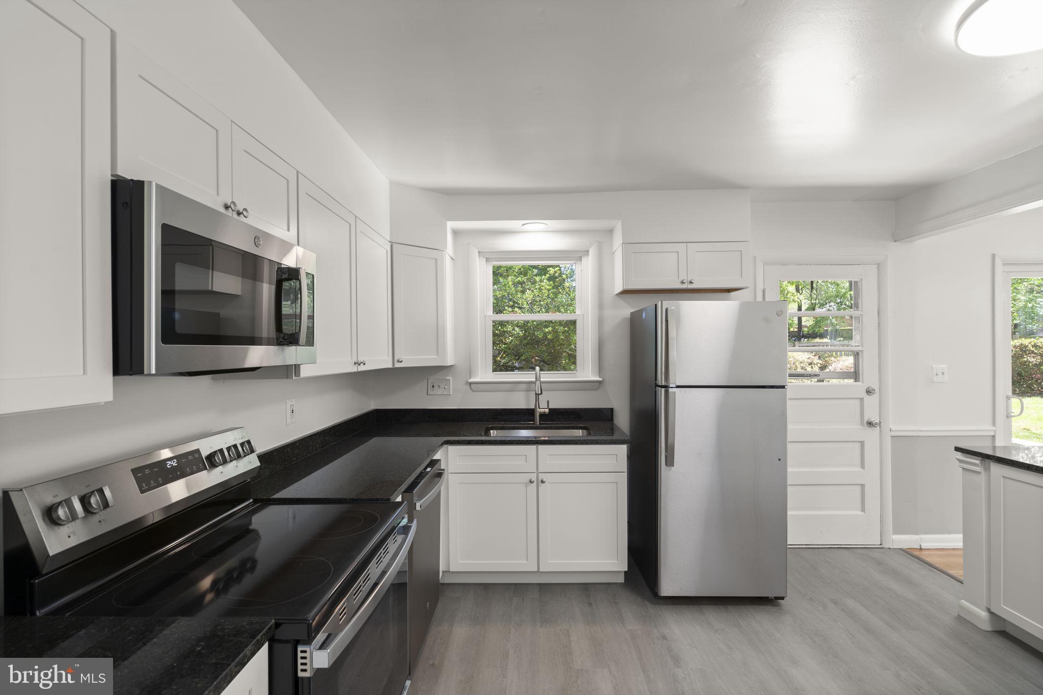 COLLEGE PARK WOODS - Residential