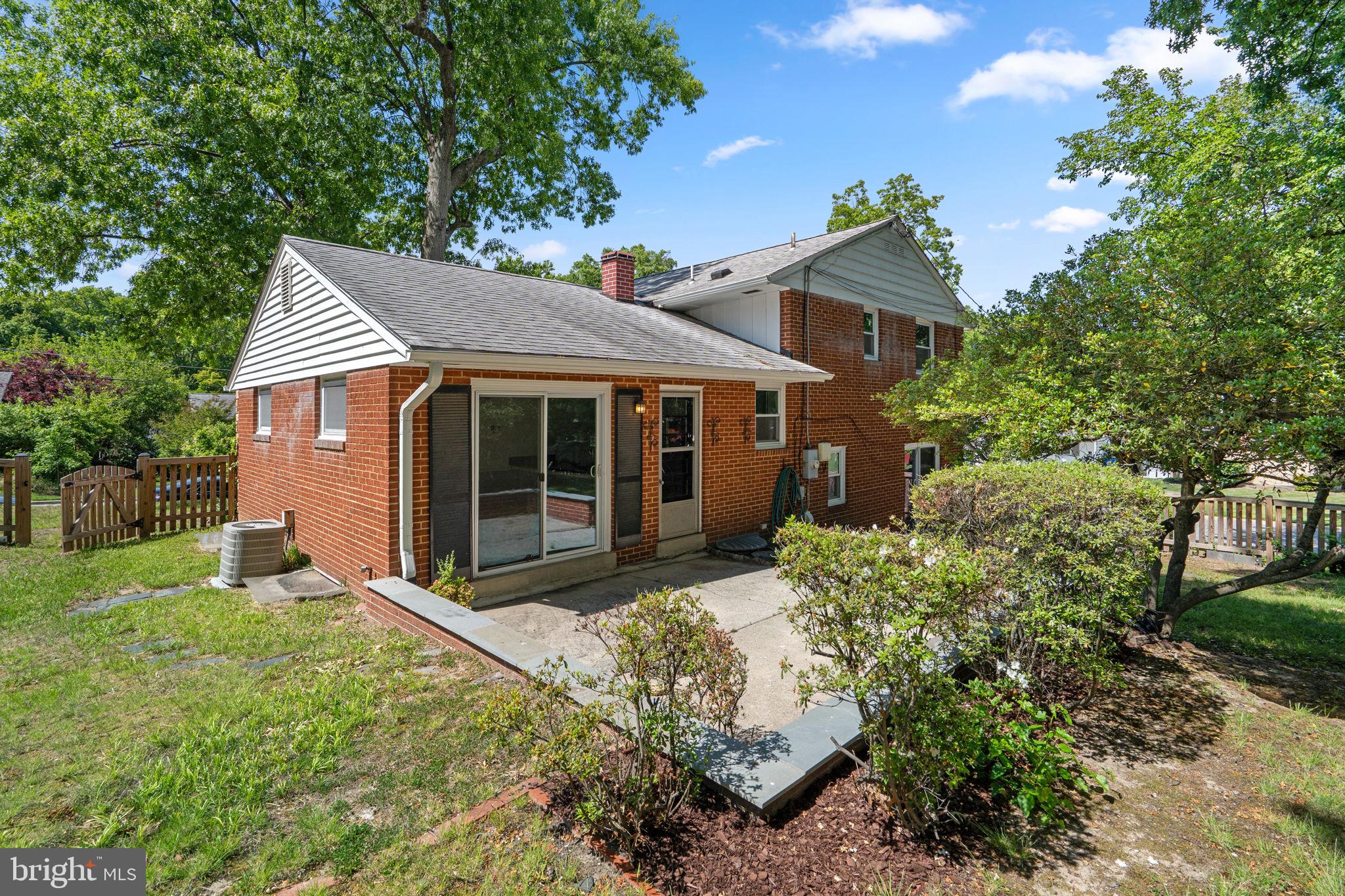 COLLEGE PARK WOODS - Residential