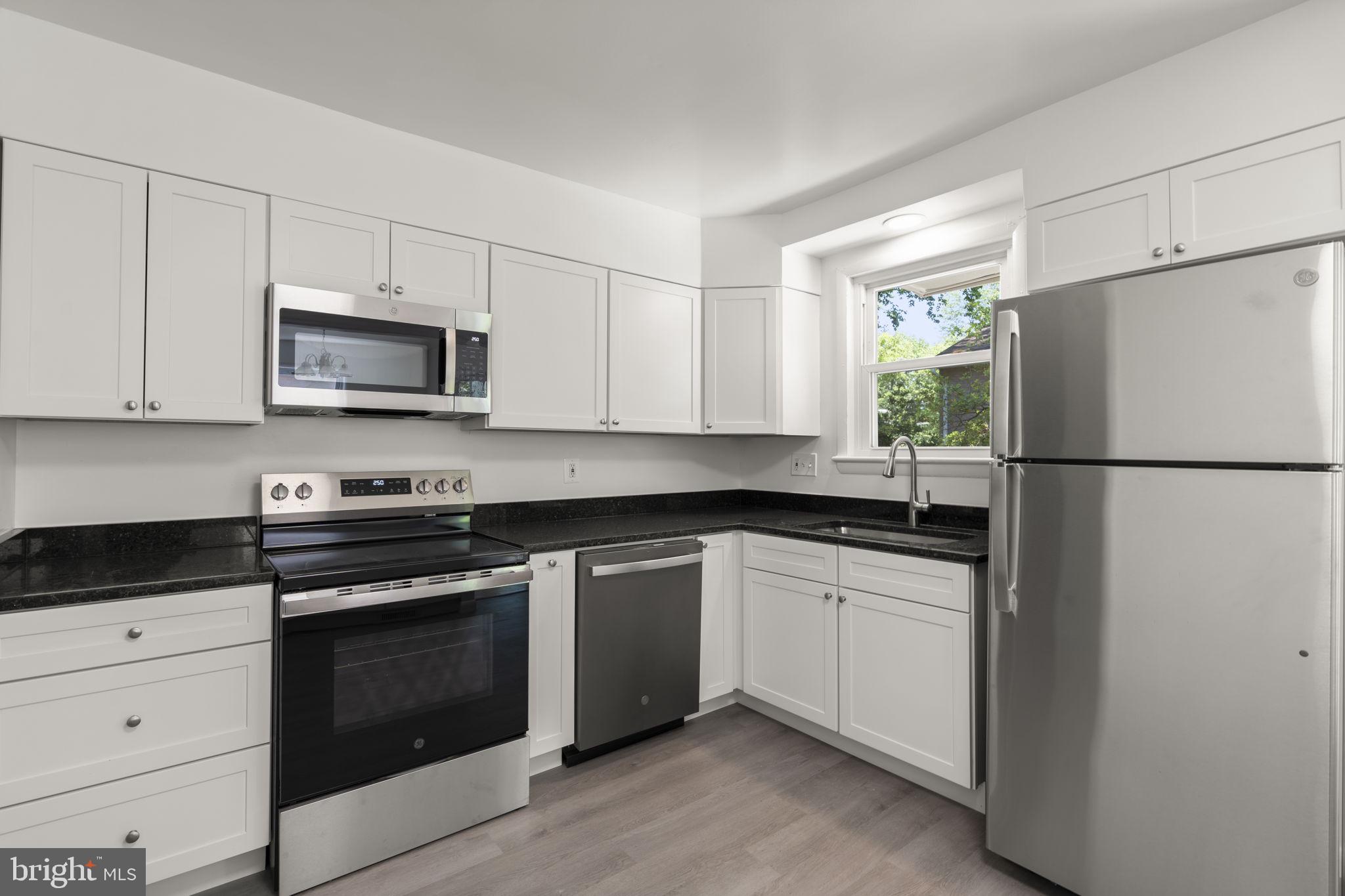 COLLEGE PARK WOODS - Residential