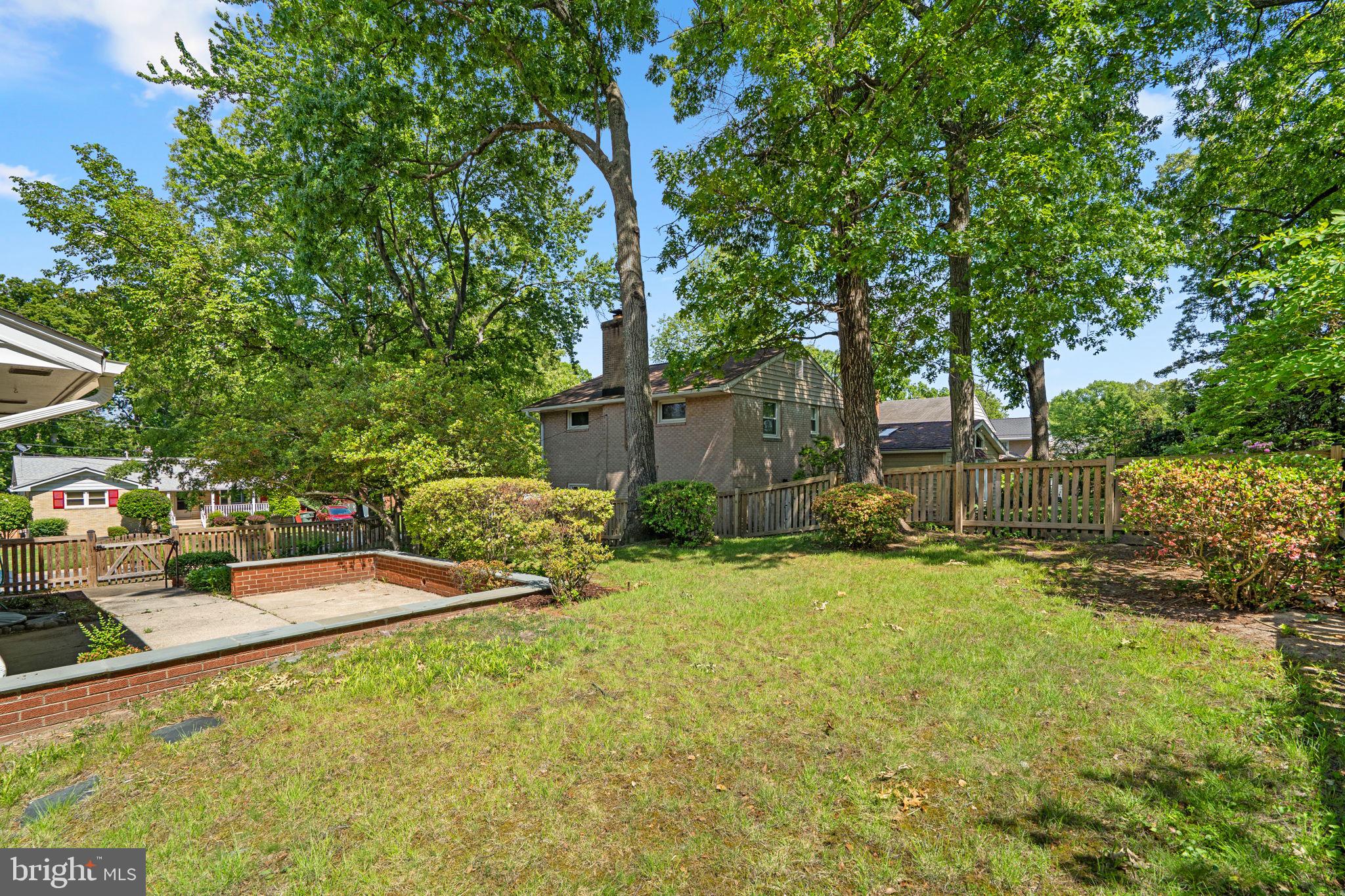 COLLEGE PARK WOODS - Residential