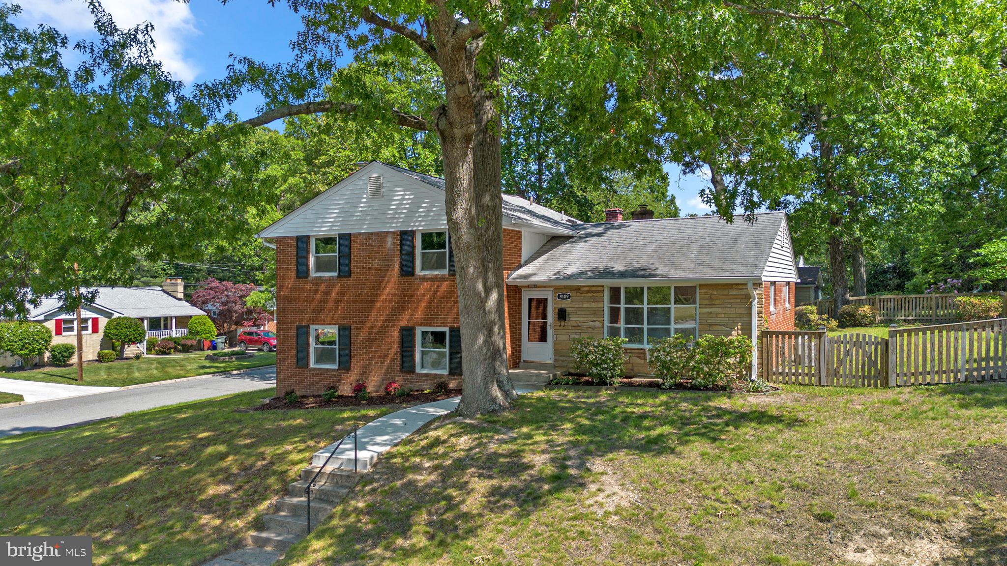 COLLEGE PARK WOODS - Residential