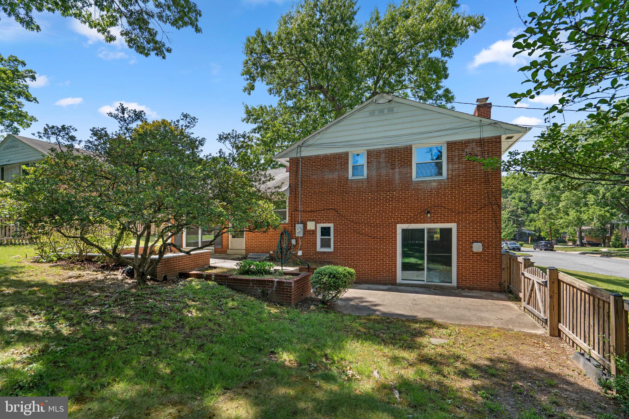 COLLEGE PARK WOODS - Residential