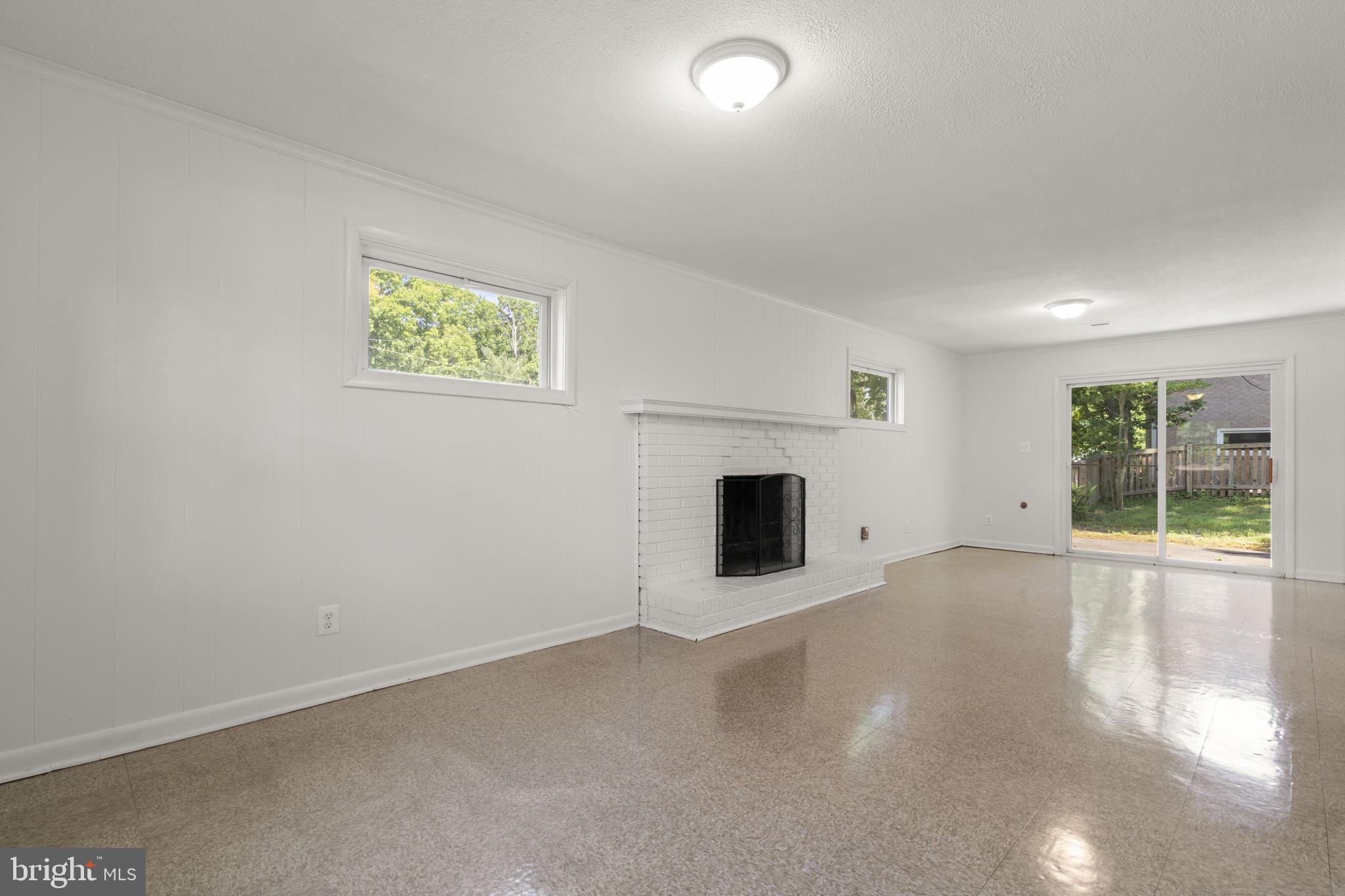 COLLEGE PARK WOODS - Residential