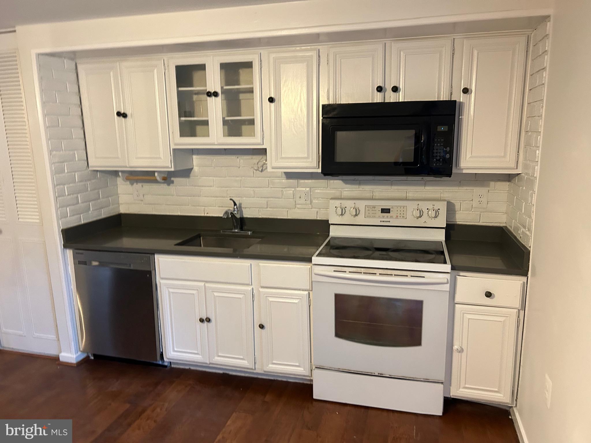 DULLES PARK - Residential