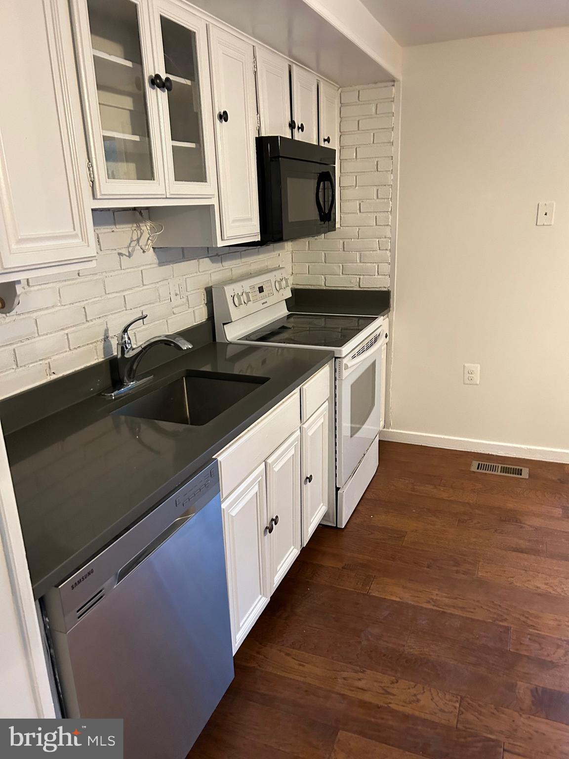 DULLES PARK - Residential