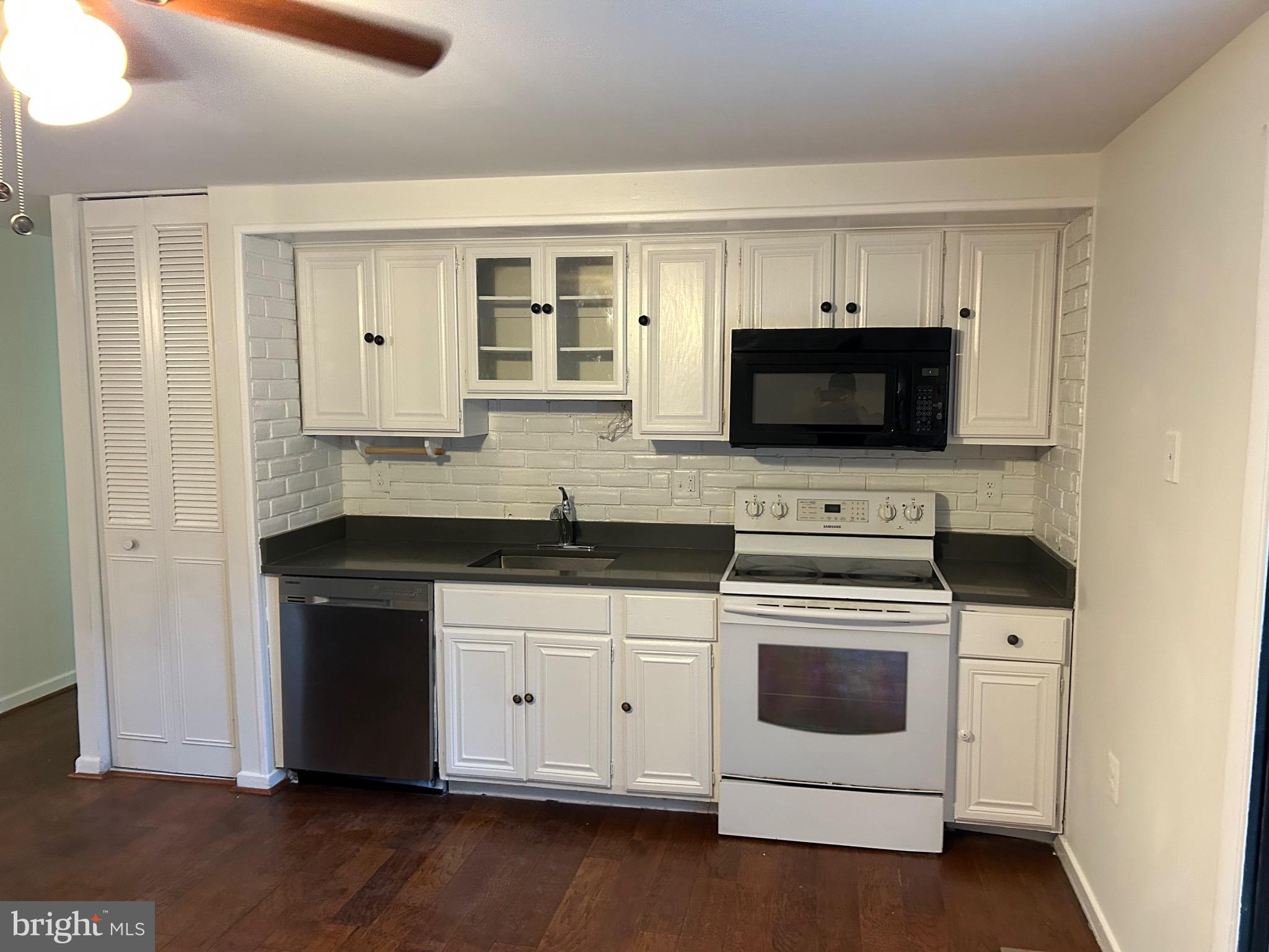 DULLES PARK - Residential