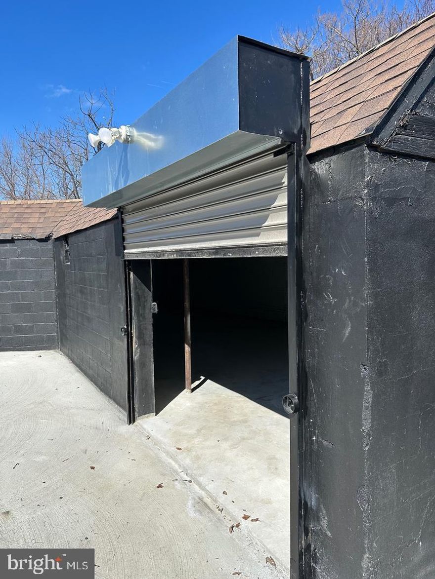 Unit H. 1360 sqft storage garage in Southwest Philadelphia available now. This unit has water and electric.
