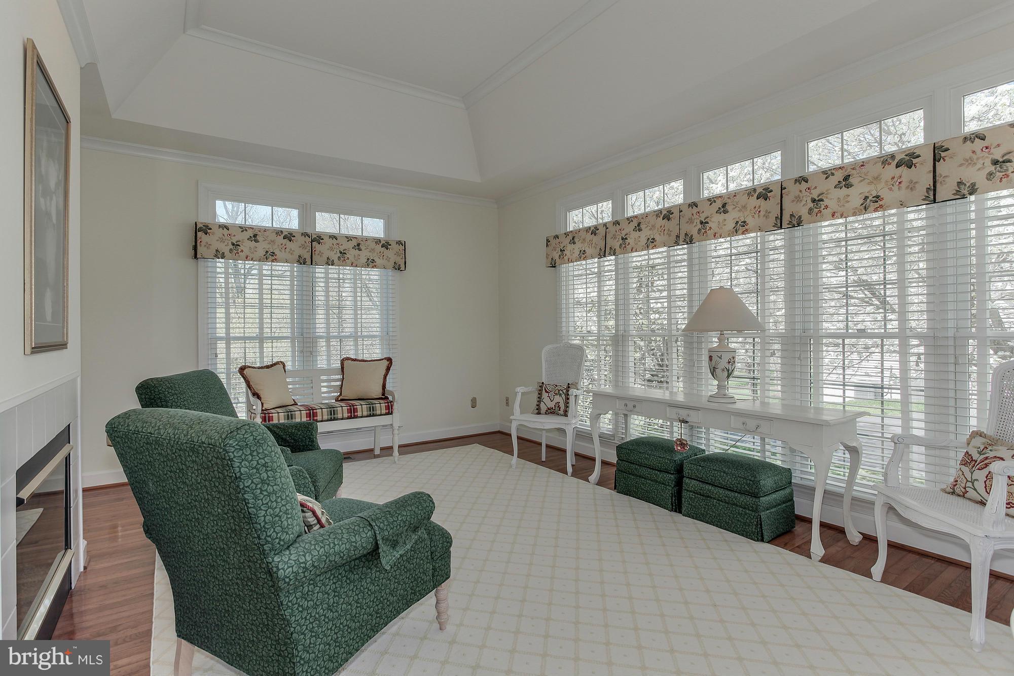 MUSTANG CROSSING - Residential