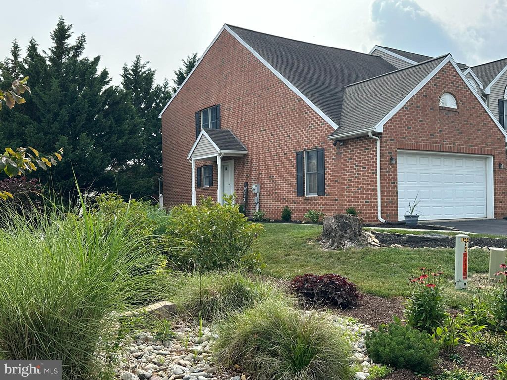 Photo of 9 SPRING HILL LN, MOUNTVILLE, PA 17554 (MLS # PALA2036652)