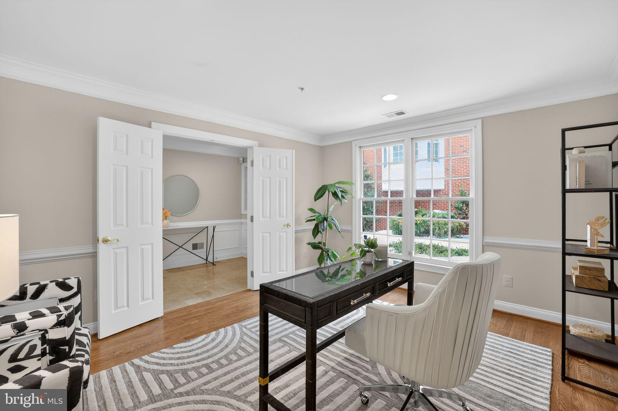 1220 ROUNDHOUSE LANE