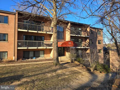 3210 S 28th Street Unit 401, Alexandria, VA MLS: VAAX2042362