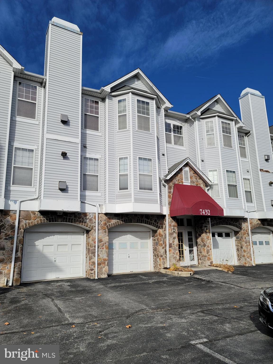 DEVON COURT - Residential