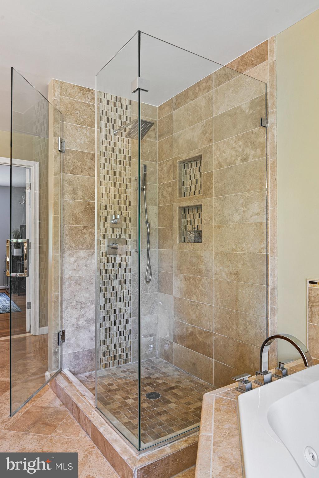 MC LEAN HUNT ESTATES - Residential