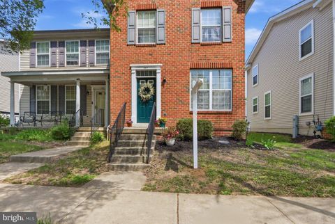 Townhouse For Sale - 907 Myrtle Avenue<br/> BALTIMORE, MD 21201