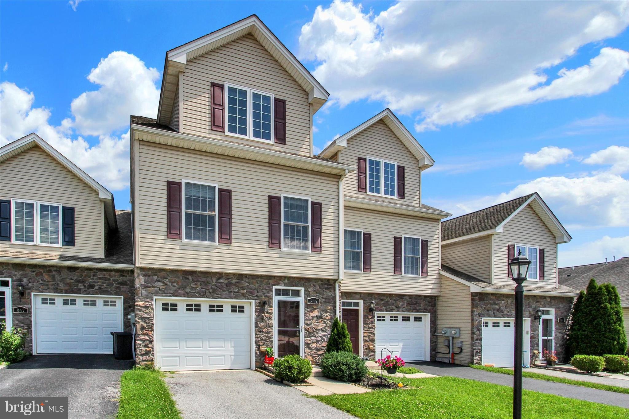 865 BLOSSOM DRIVE