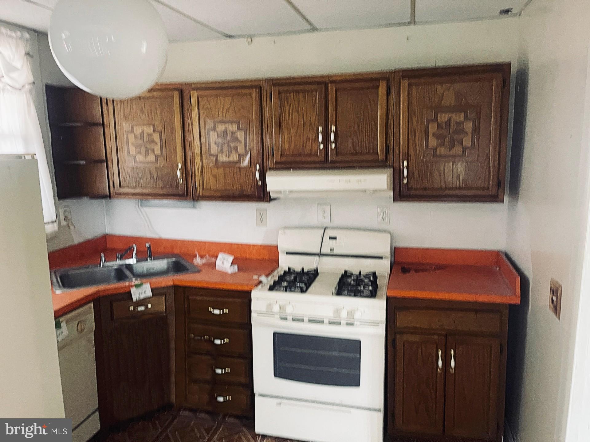 LAURAVILLE HISTORIC DISTRICT - Residential