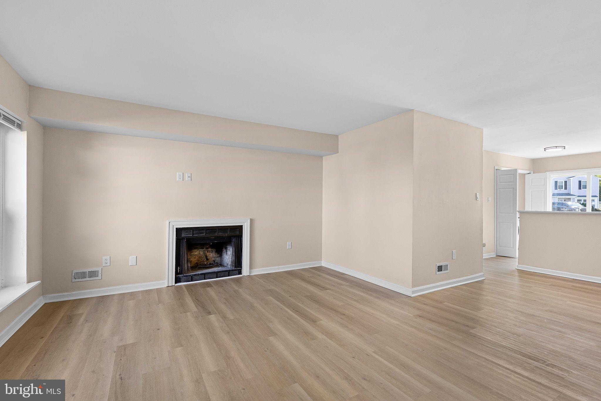 8 BERGEN COURT