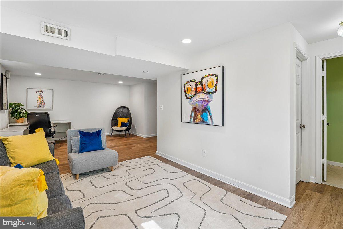 OAKTON GLEN - Residential