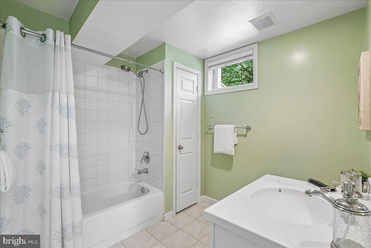 OAKTON GLEN - Residential