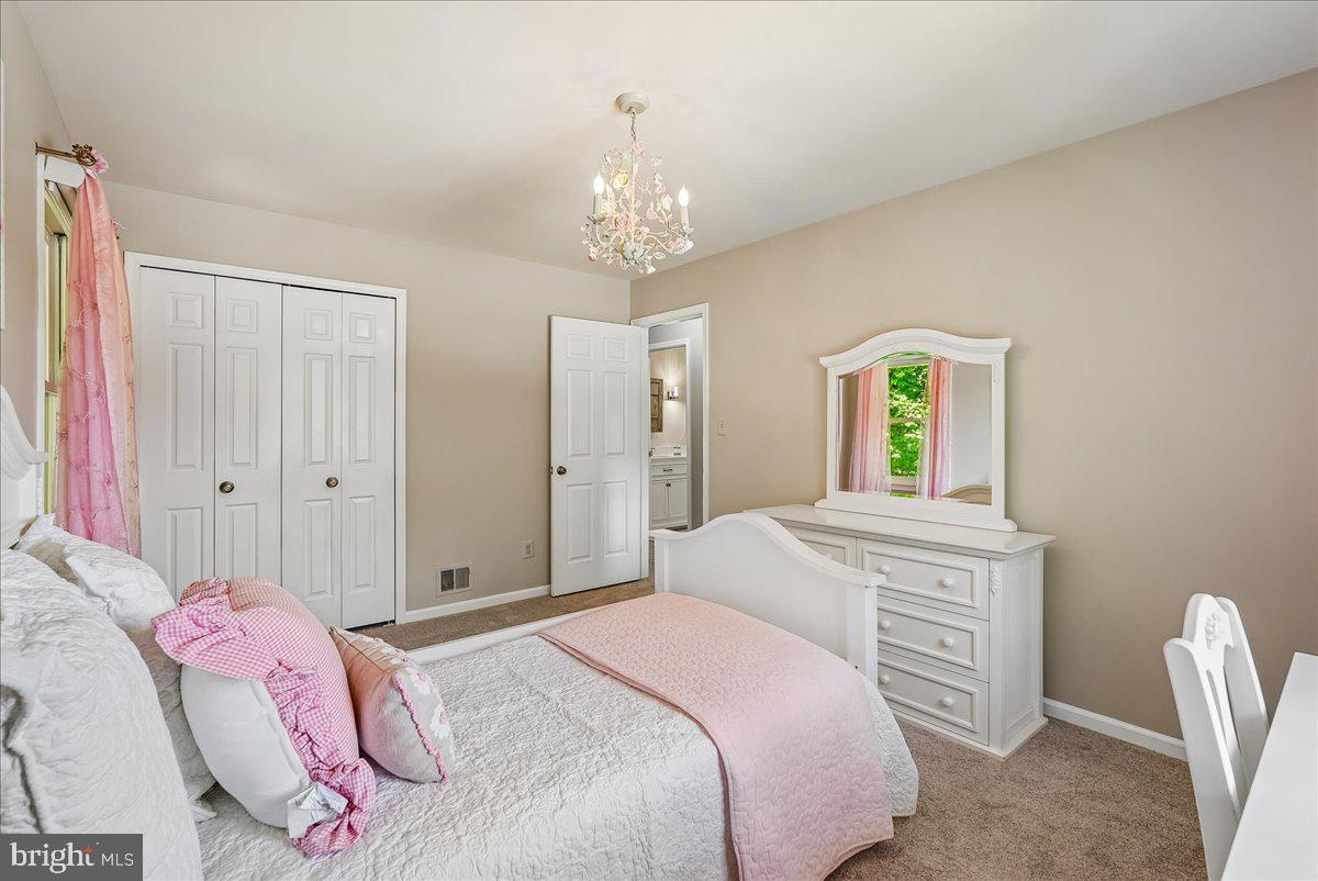 OAKTON GLEN - Residential