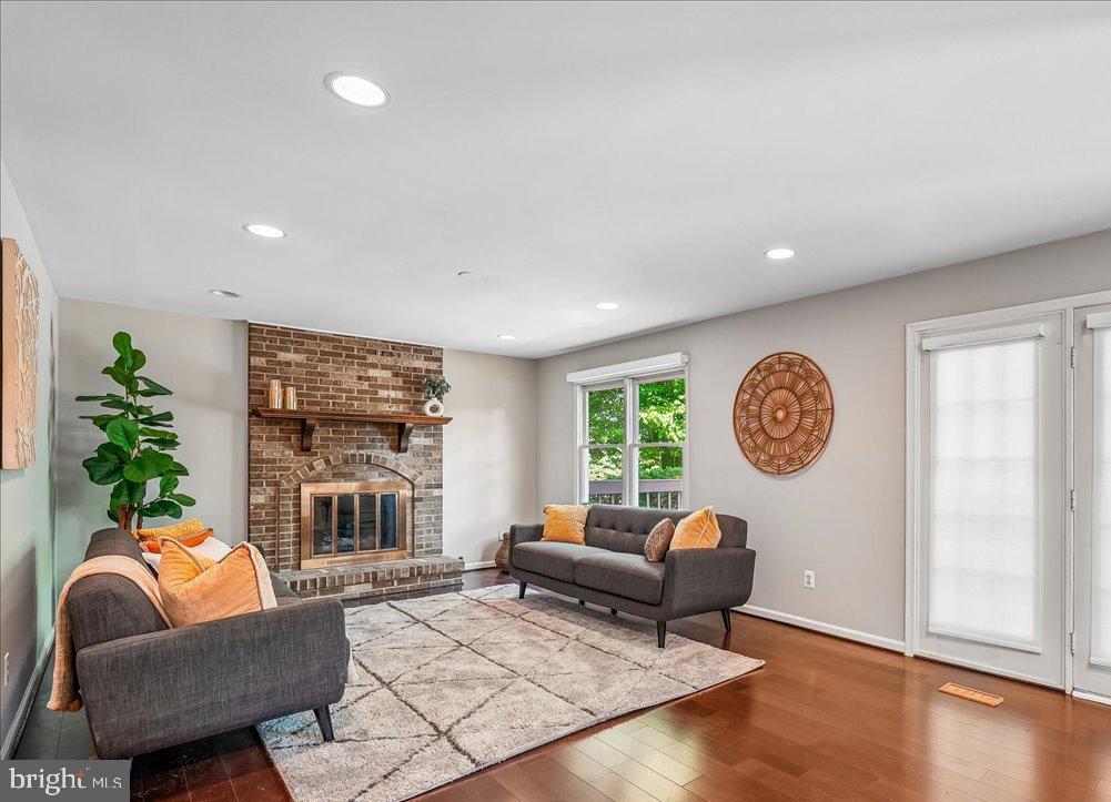 OAKTON GLEN - Residential