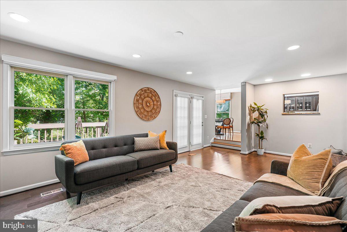 OAKTON GLEN - Residential