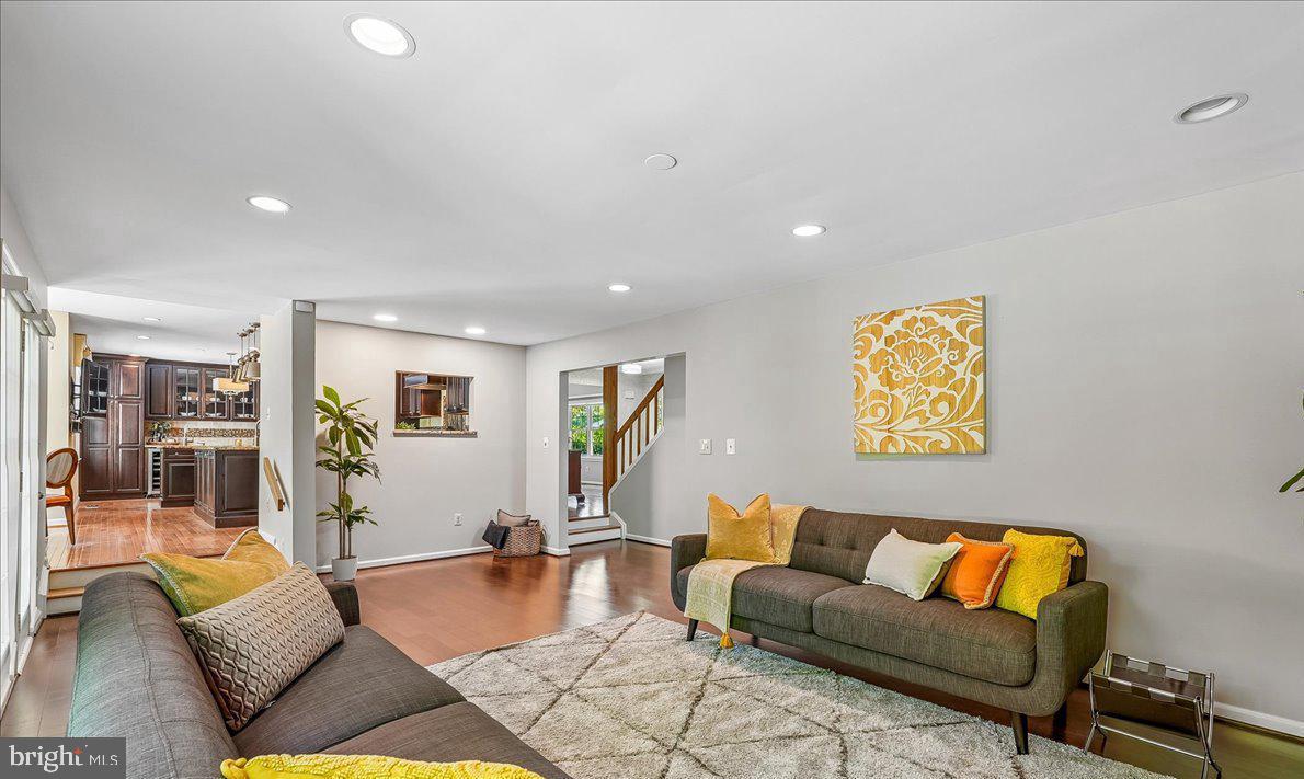 OAKTON GLEN - Residential