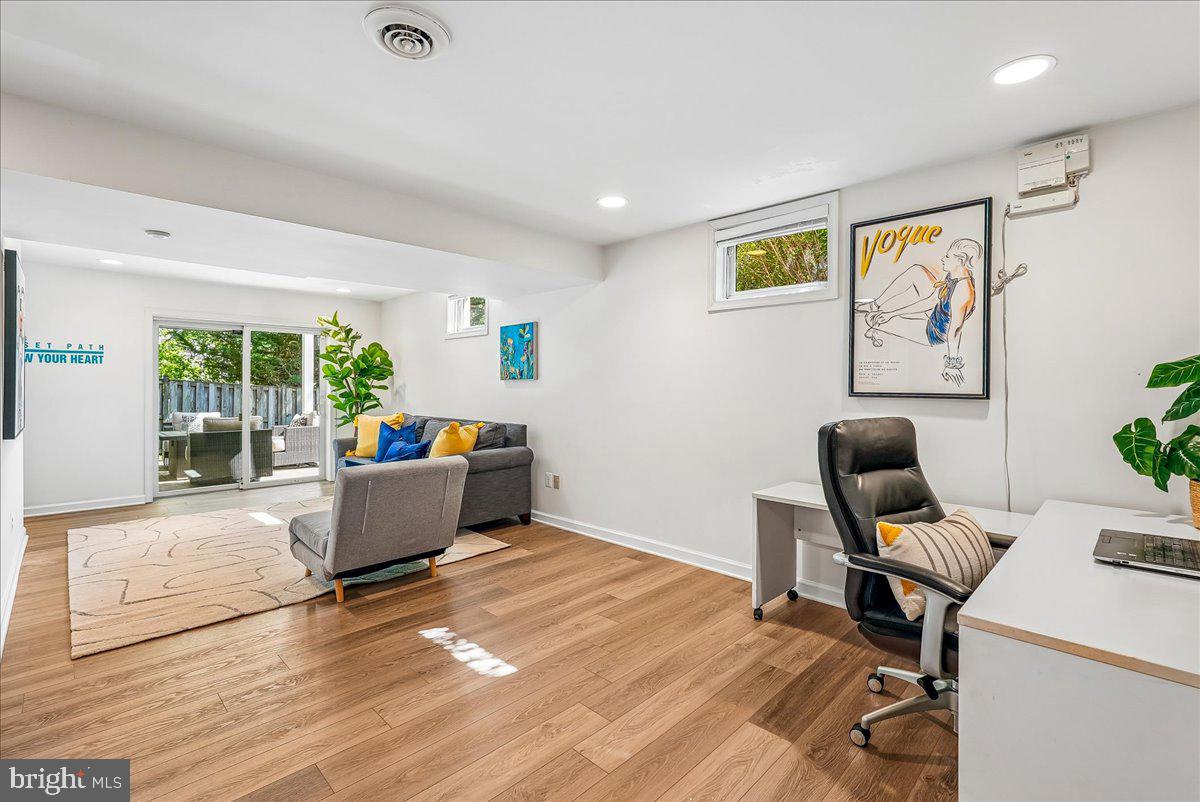 OAKTON GLEN - Residential