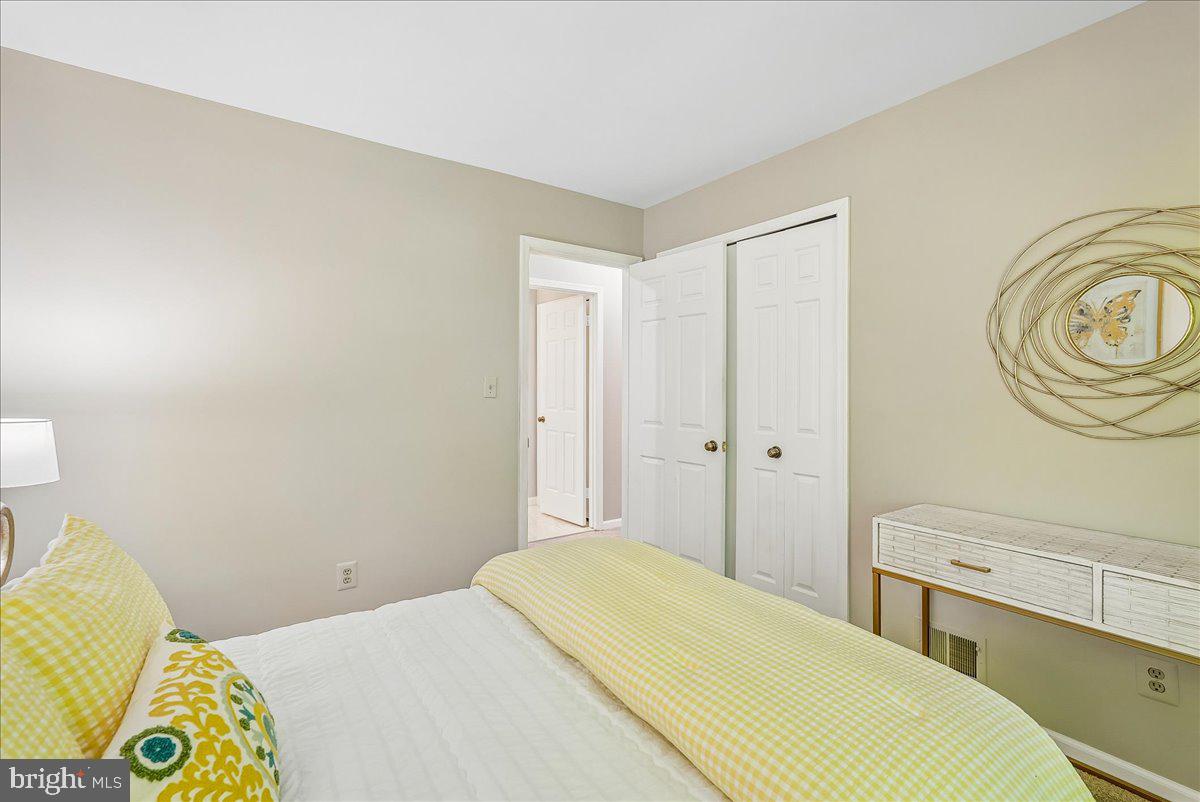OAKTON GLEN - Residential