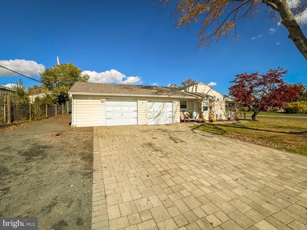 243 WYANDOTTE ROAD