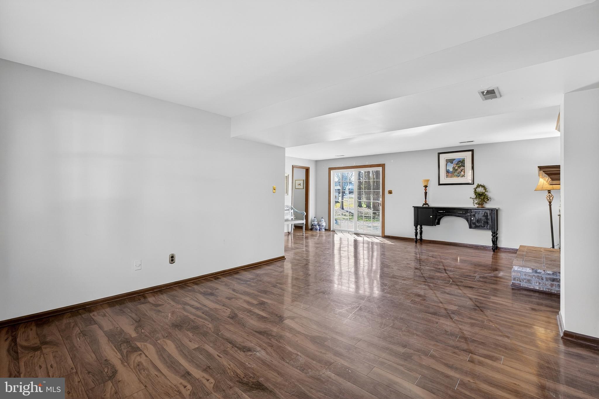 HICKORY WOODS - Residential