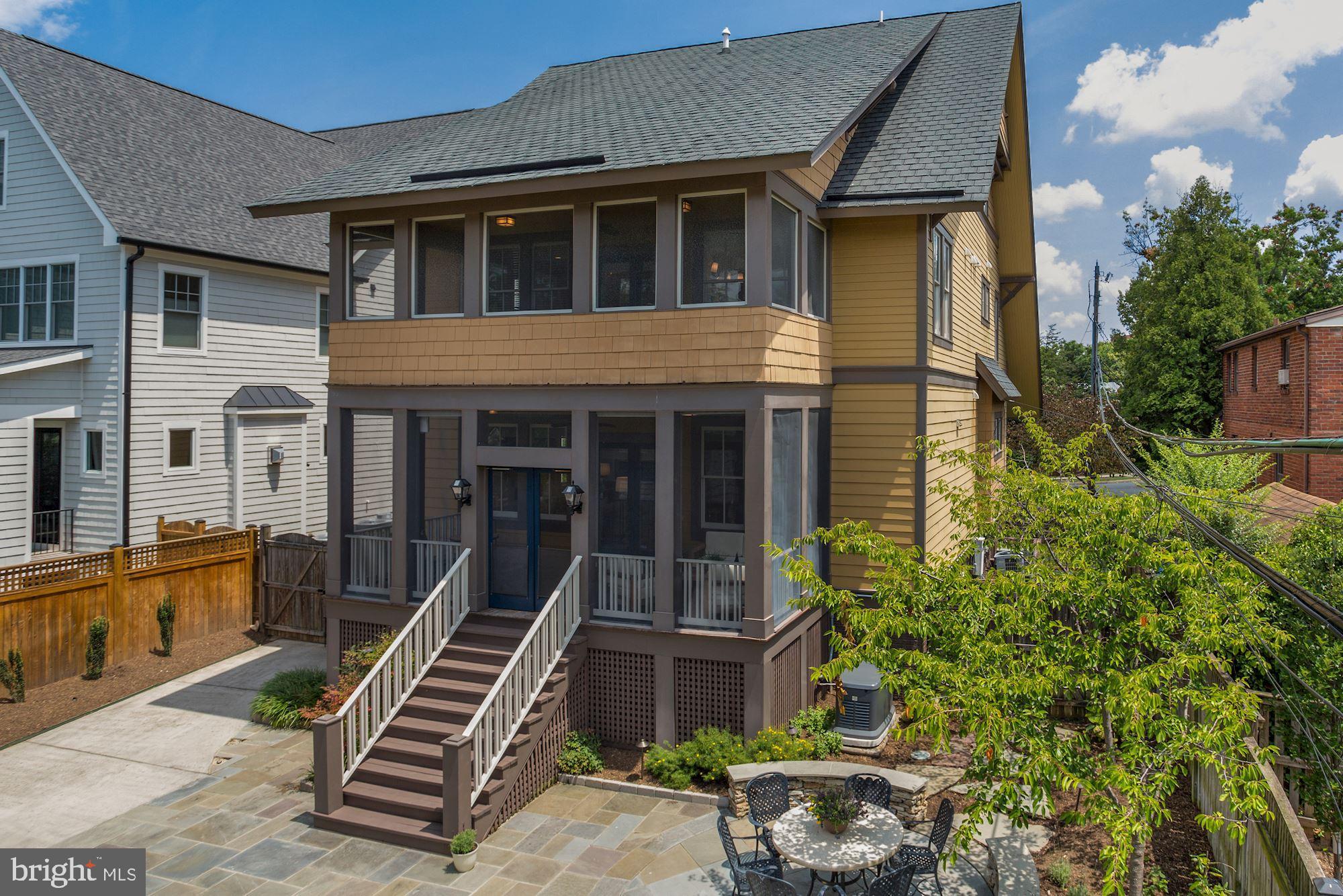 LYON VILLAGE - Residential