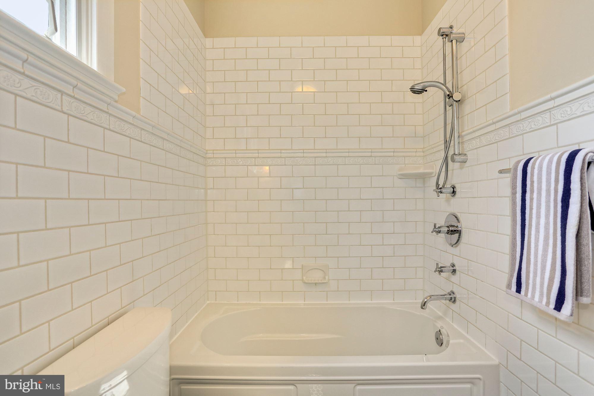 LYON VILLAGE - Residential