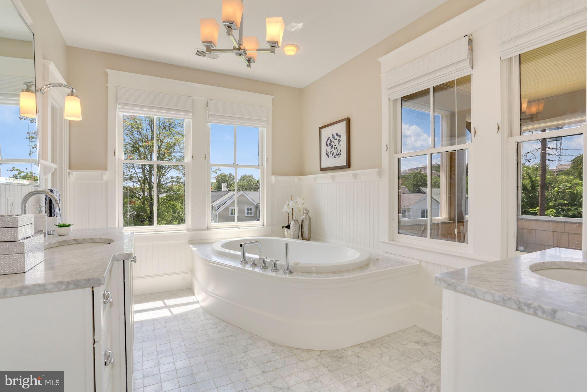 LYON VILLAGE - Residential