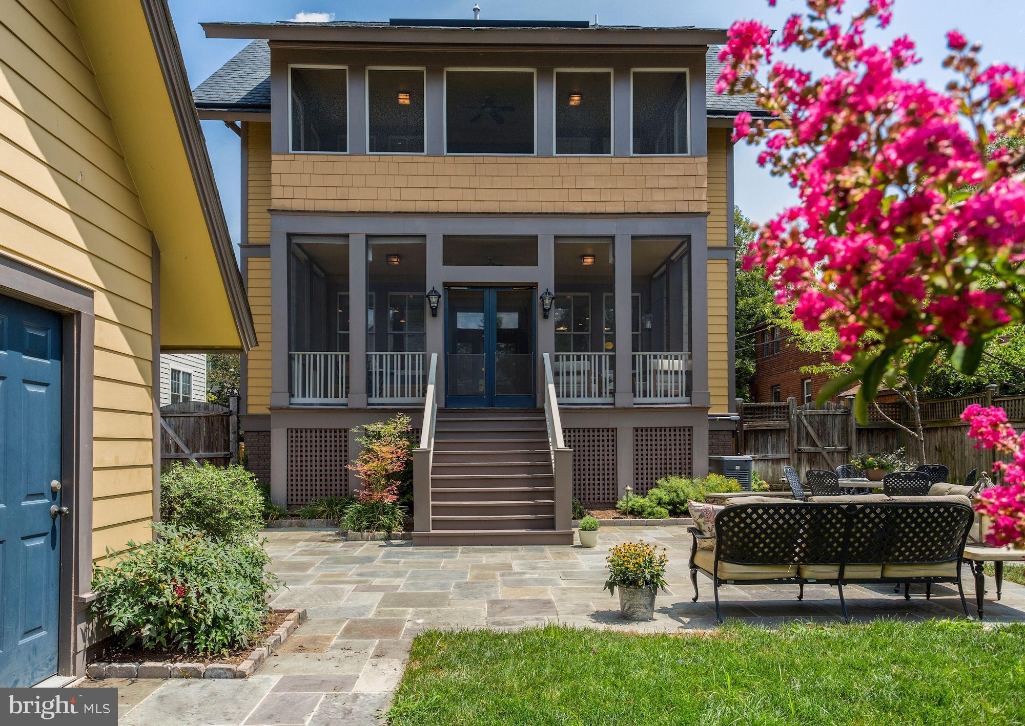 LYON VILLAGE - Residential