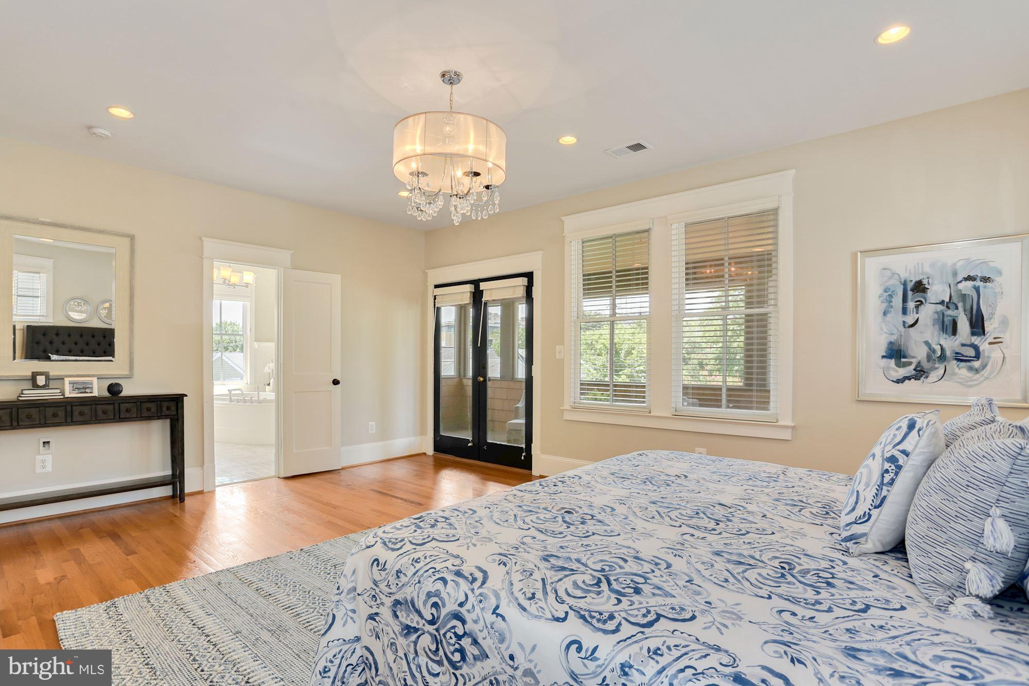 LYON VILLAGE - Residential