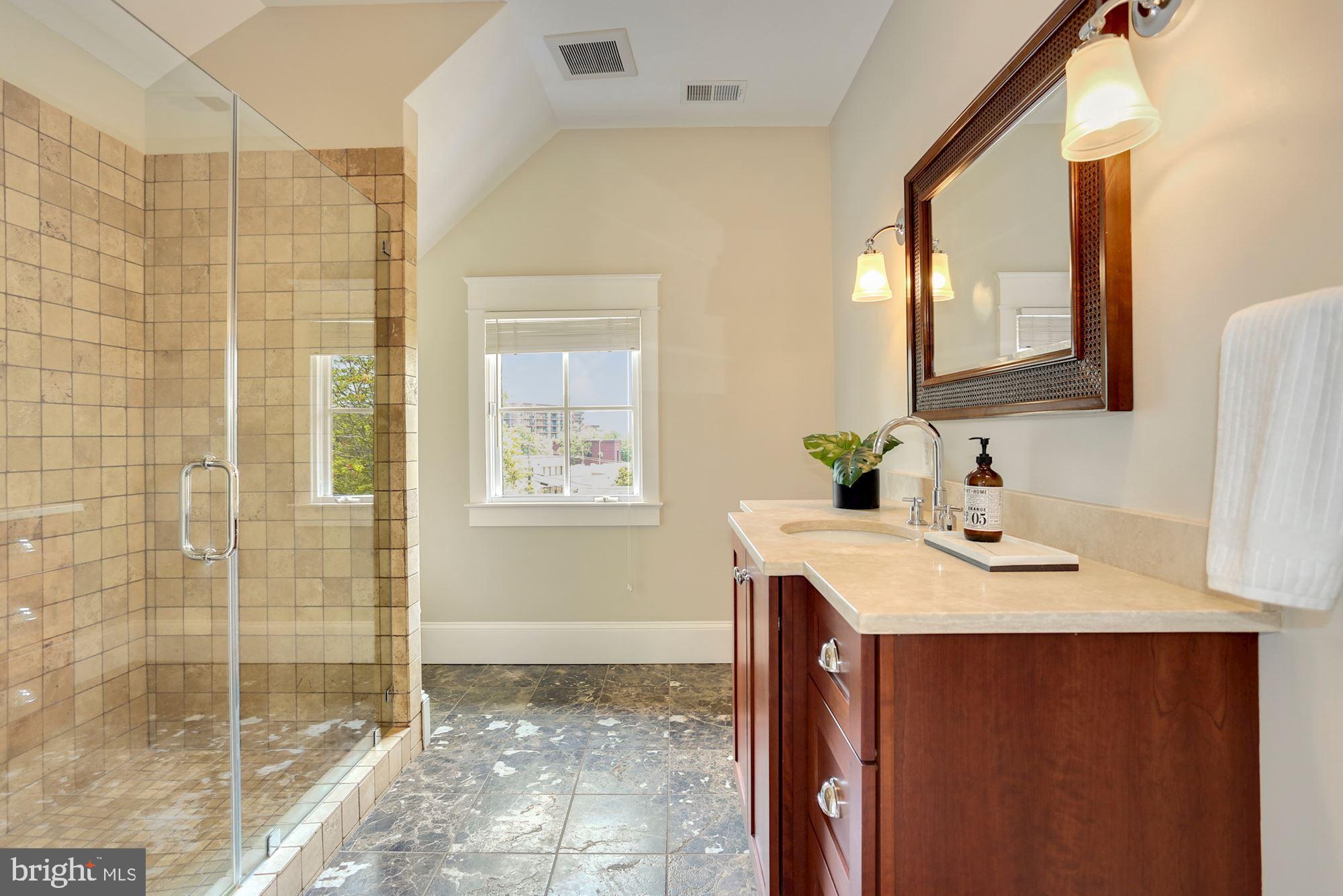 LYON VILLAGE - Residential