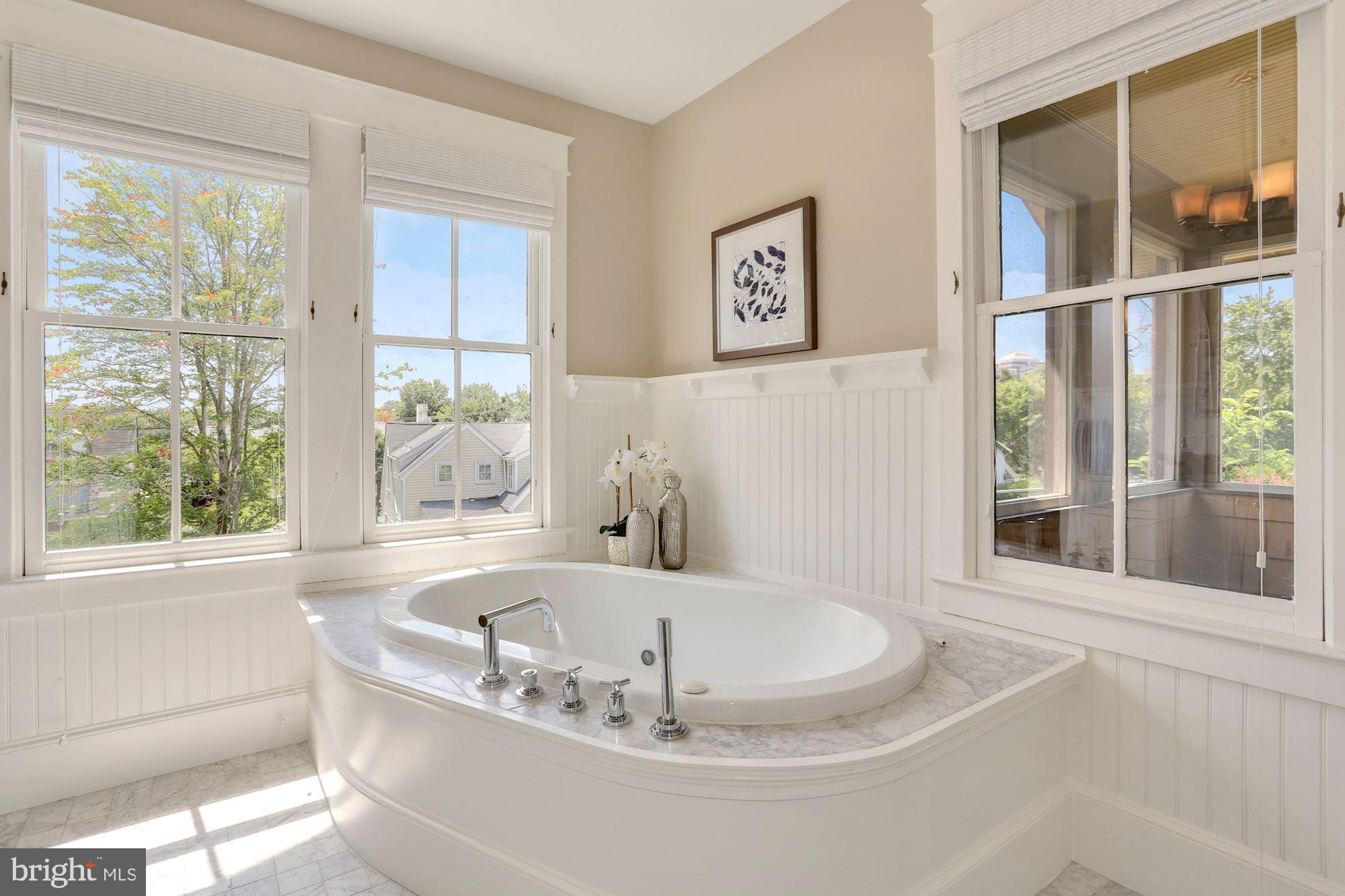 LYON VILLAGE - Residential