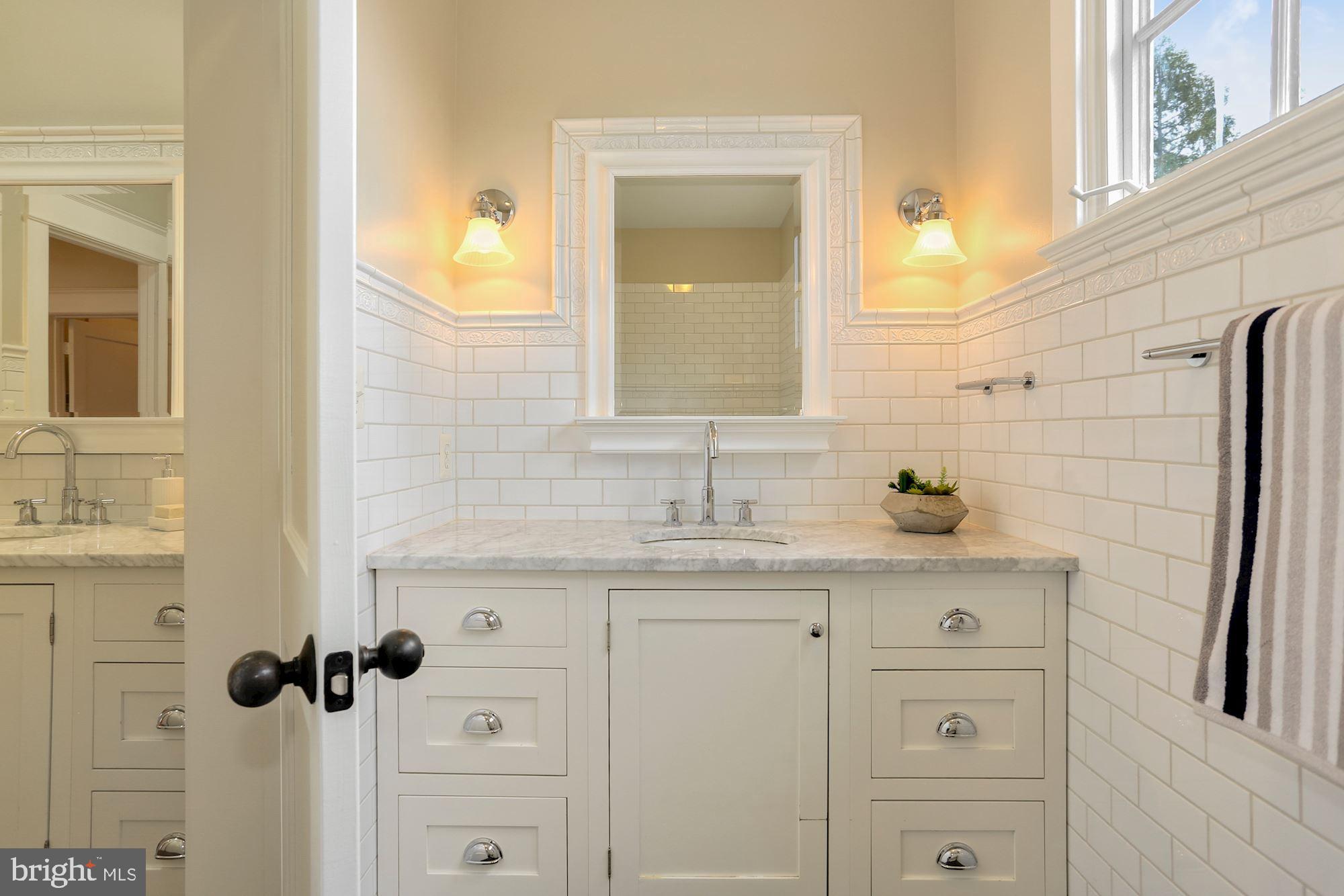 LYON VILLAGE - Residential