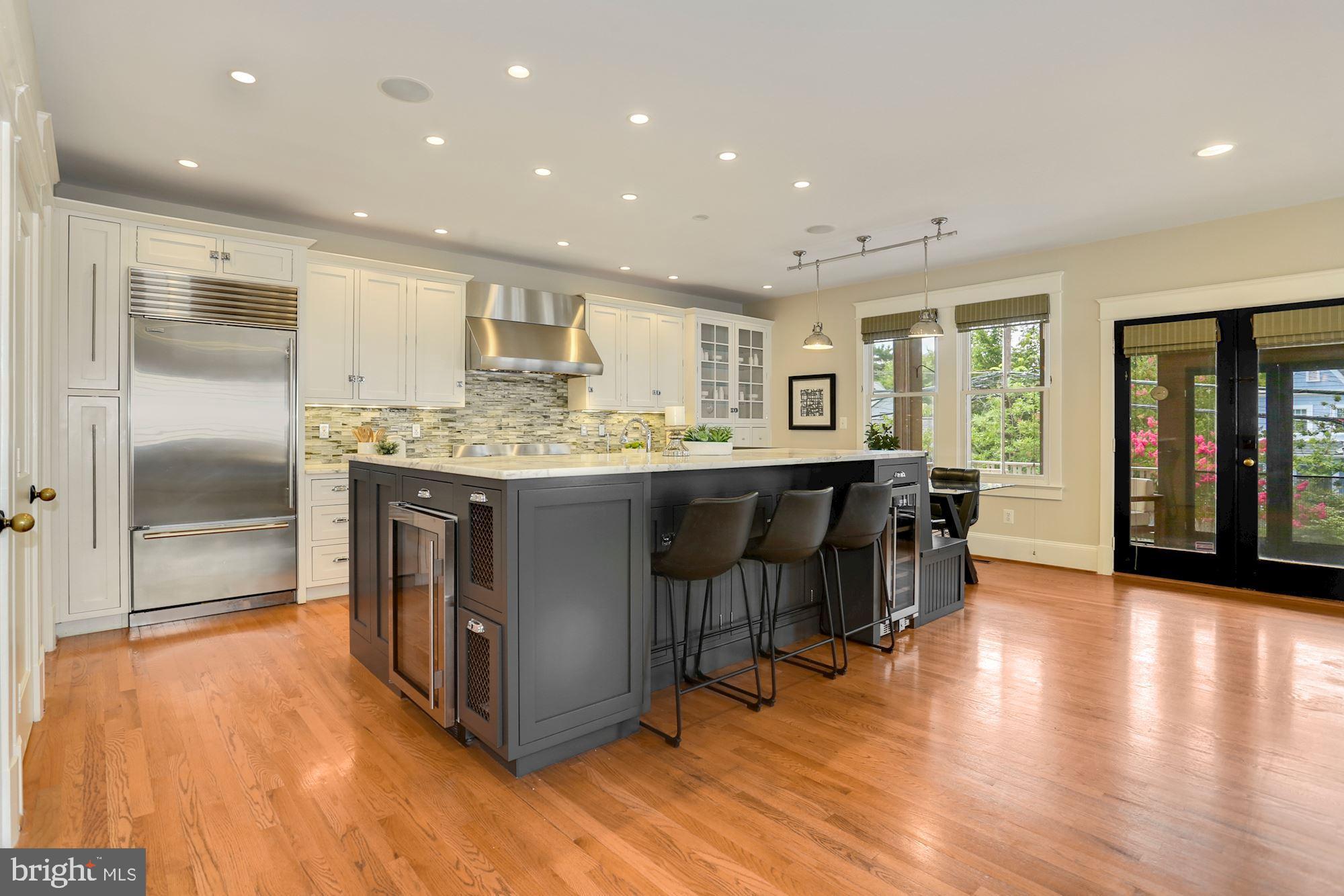 LYON VILLAGE - Residential