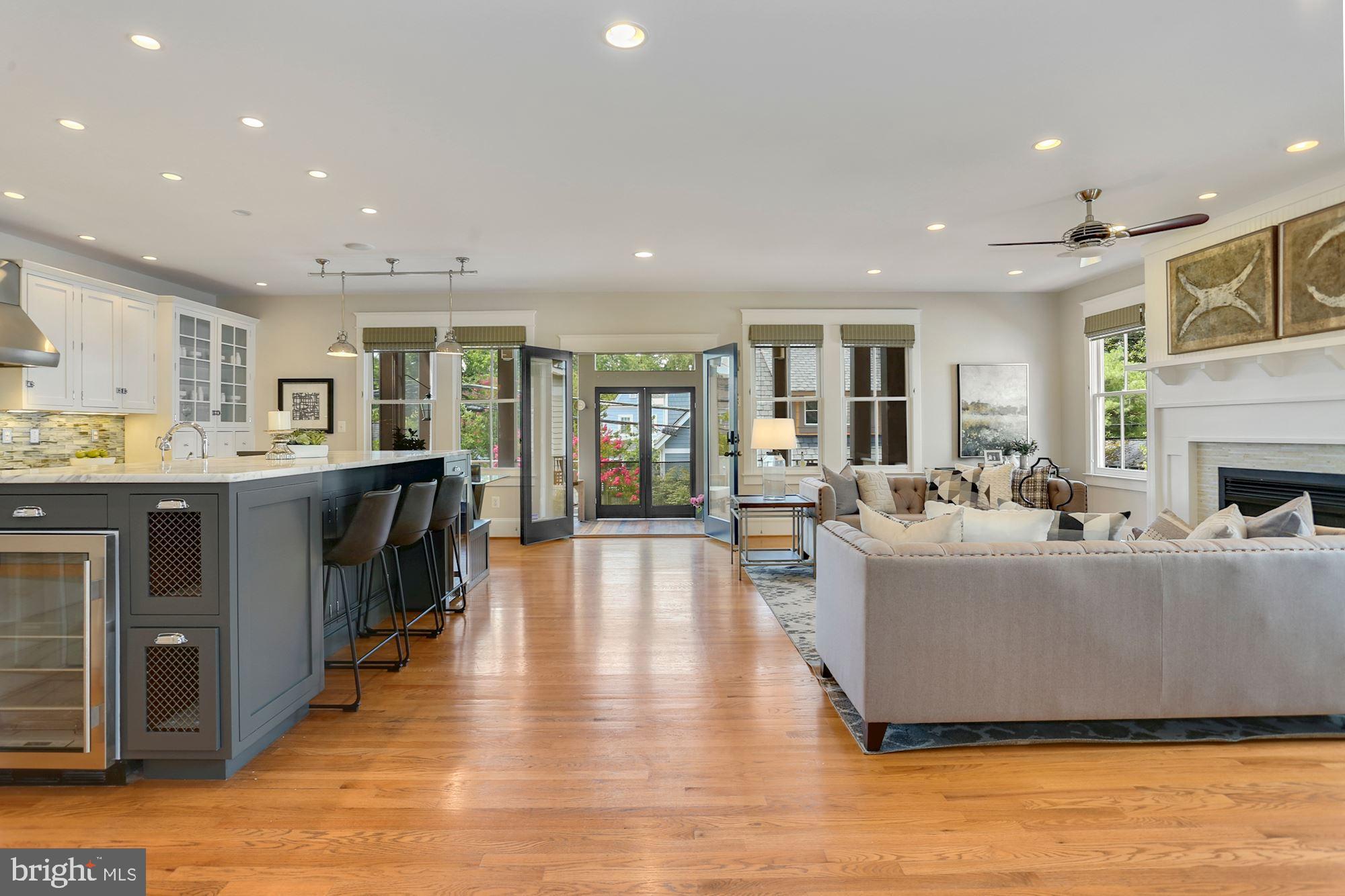 LYON VILLAGE - Residential