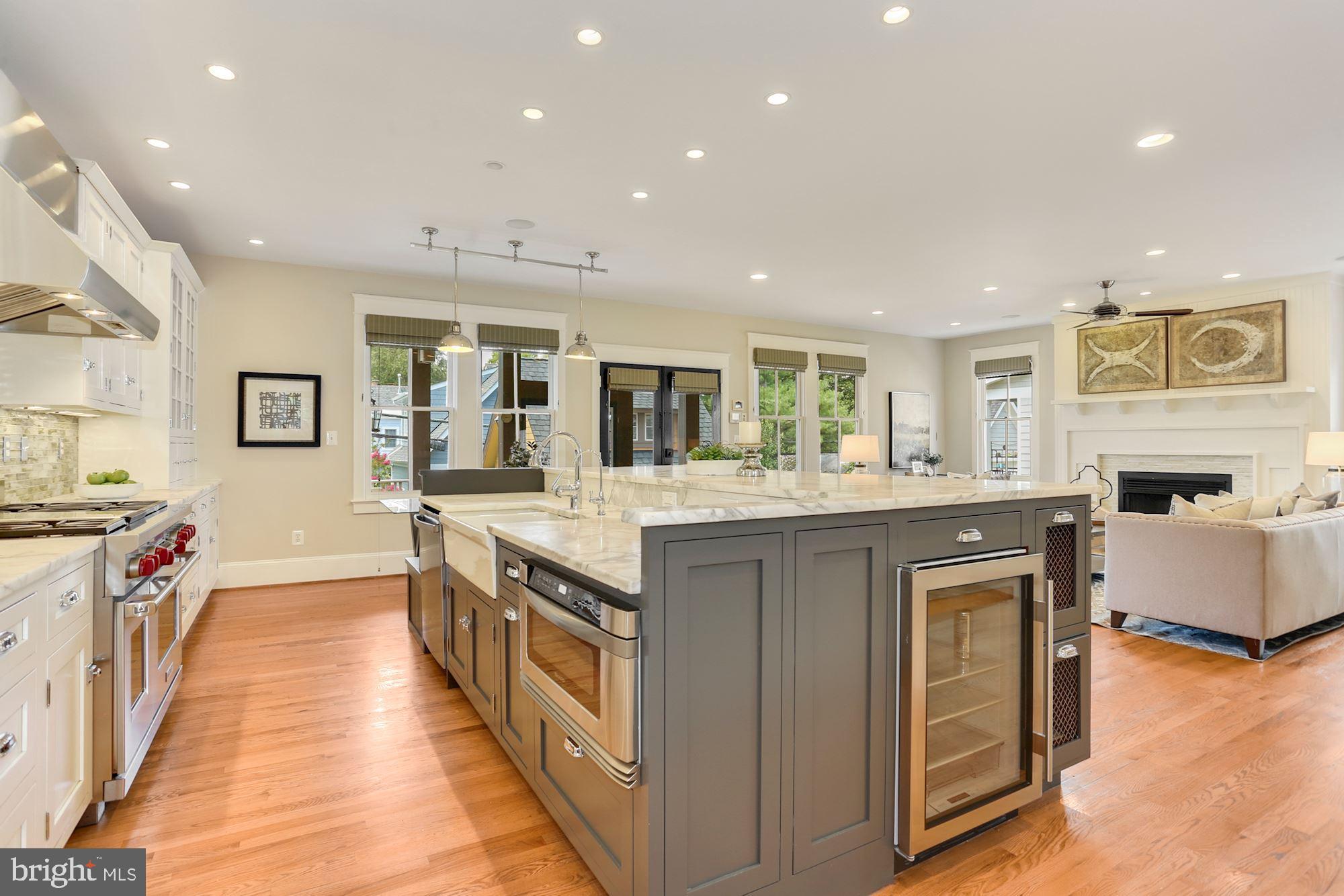 LYON VILLAGE - Residential