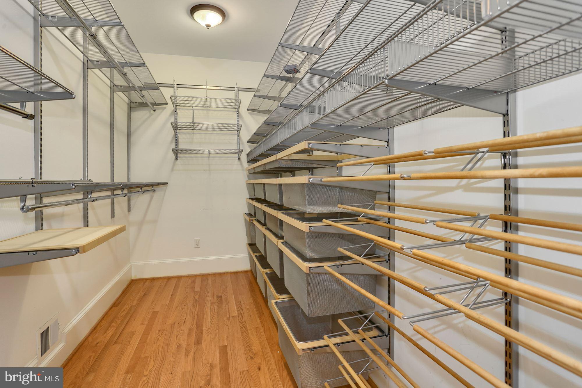 LYON VILLAGE - Residential