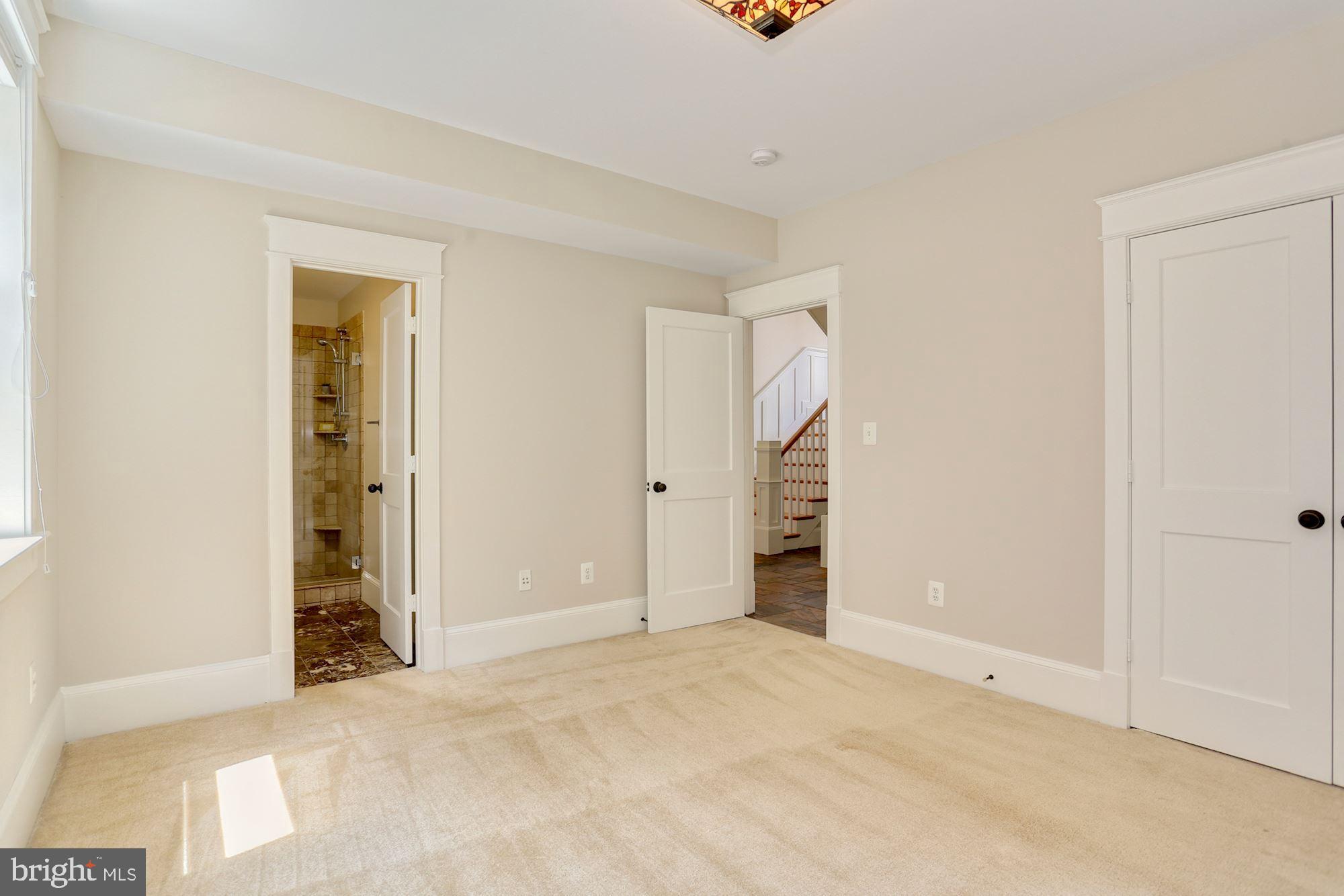 LYON VILLAGE - Residential