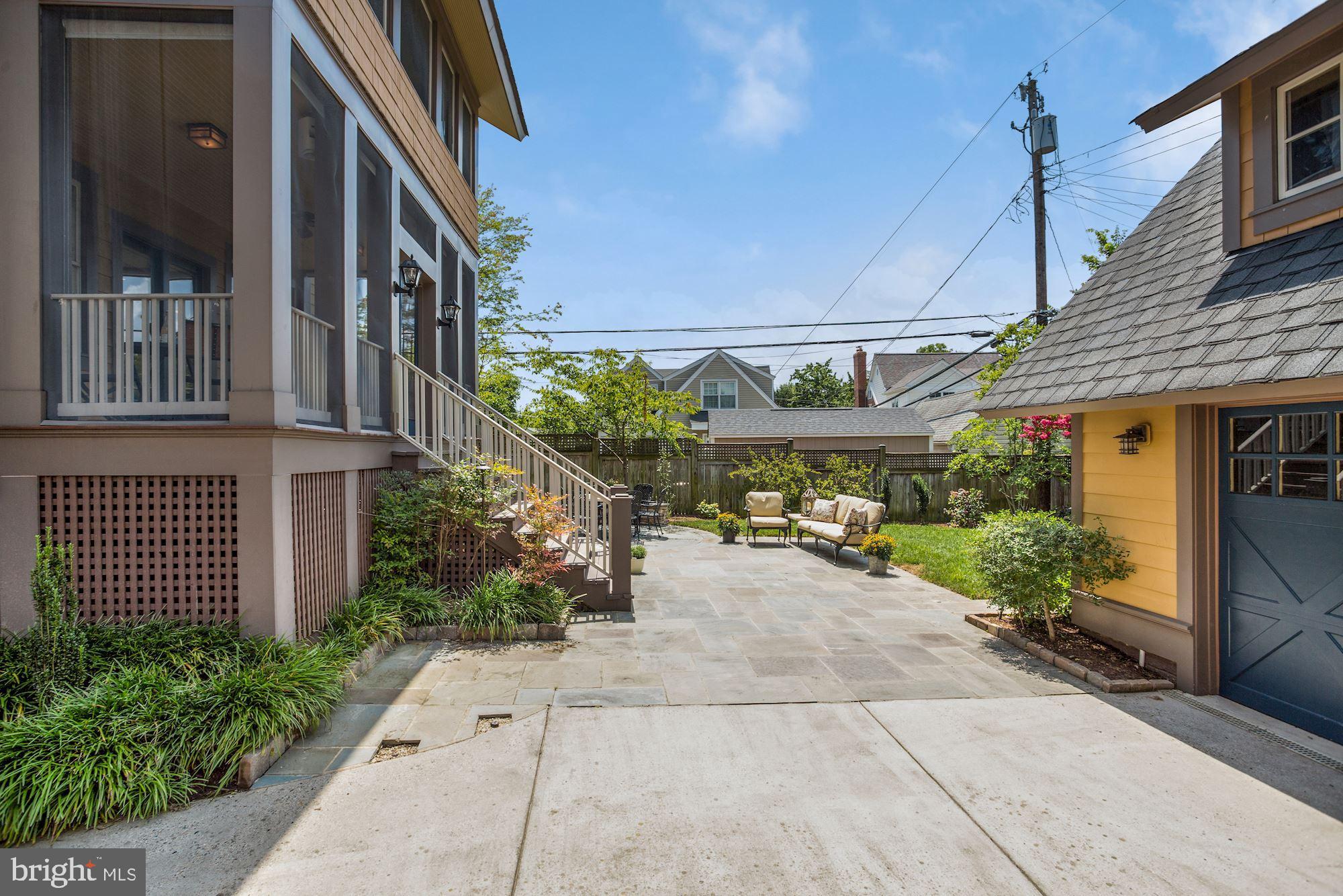 LYON VILLAGE - Residential